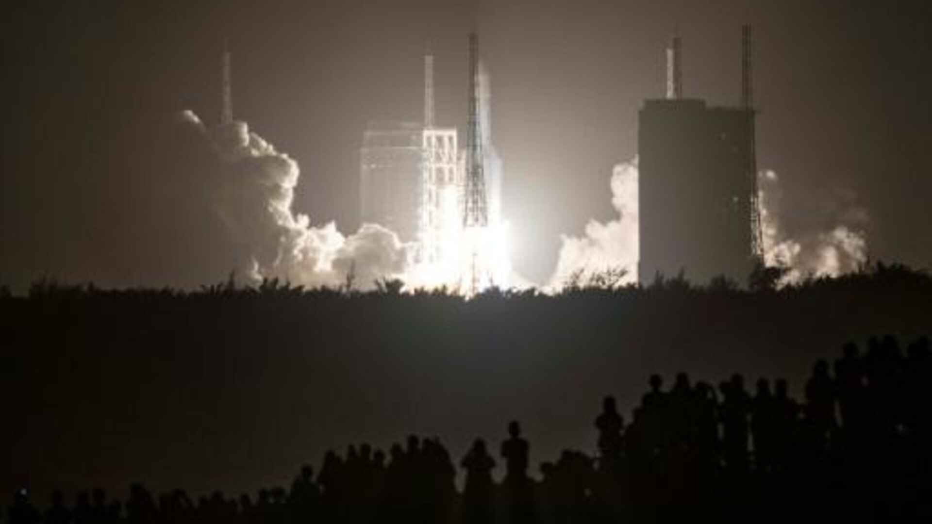 Sonda china se posa en la Luna para recoger muestras de suelo lunar