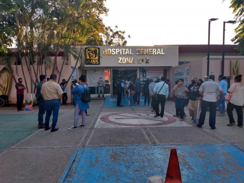 Trabajadores del IMSS exigen vacuna anti Covid-19 en Chiapas