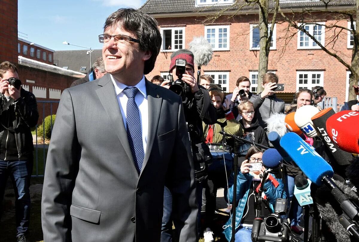Tras la retirada de la orden internacional de arresto en su contra Carles Puigdemont anunció que regresa a Bélgica |