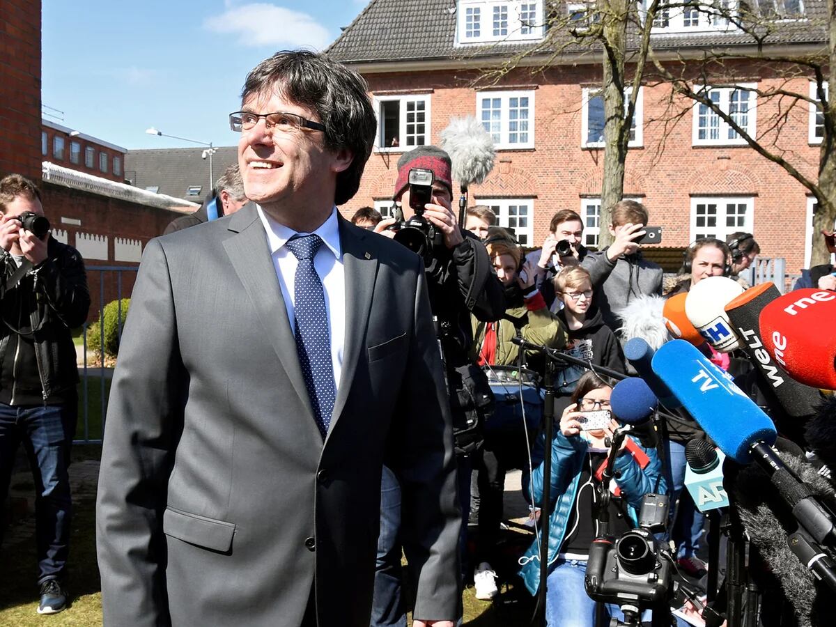 Tras la retirada de la orden internacional de arresto en su contra, Carles Puigdemont anunció que regresa a Bélgica