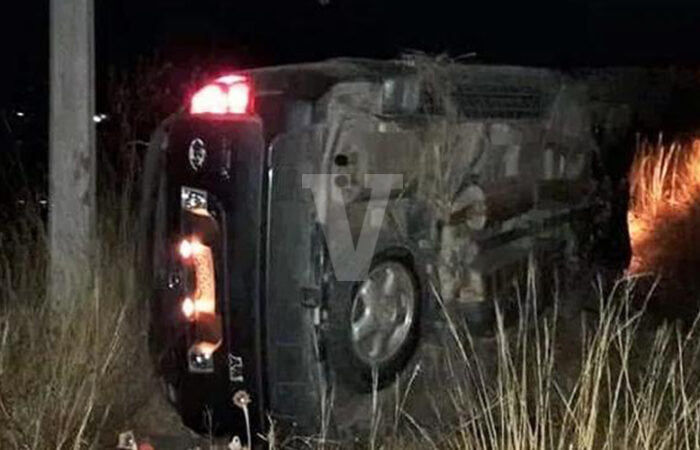 Tras persecución asesinan a un automovilista en Múgica; vehículo termina volcado