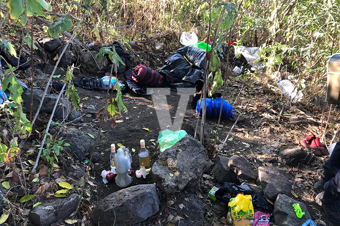 Tras tiroteo, agentes de la Policía Michoacán destruyen un narcocampamento, en Jungapeo