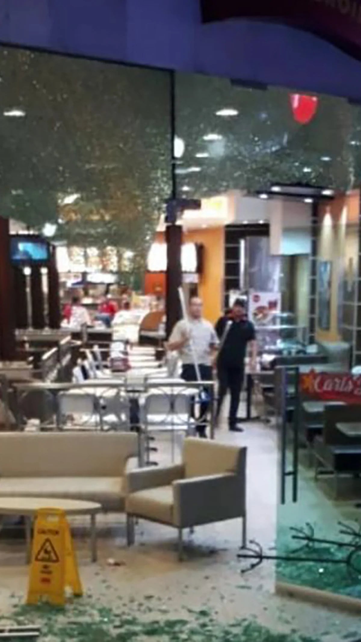 Un comando disparó 144 veces contra un canadiense para asesinarlo en un centro comercial en Jalisco