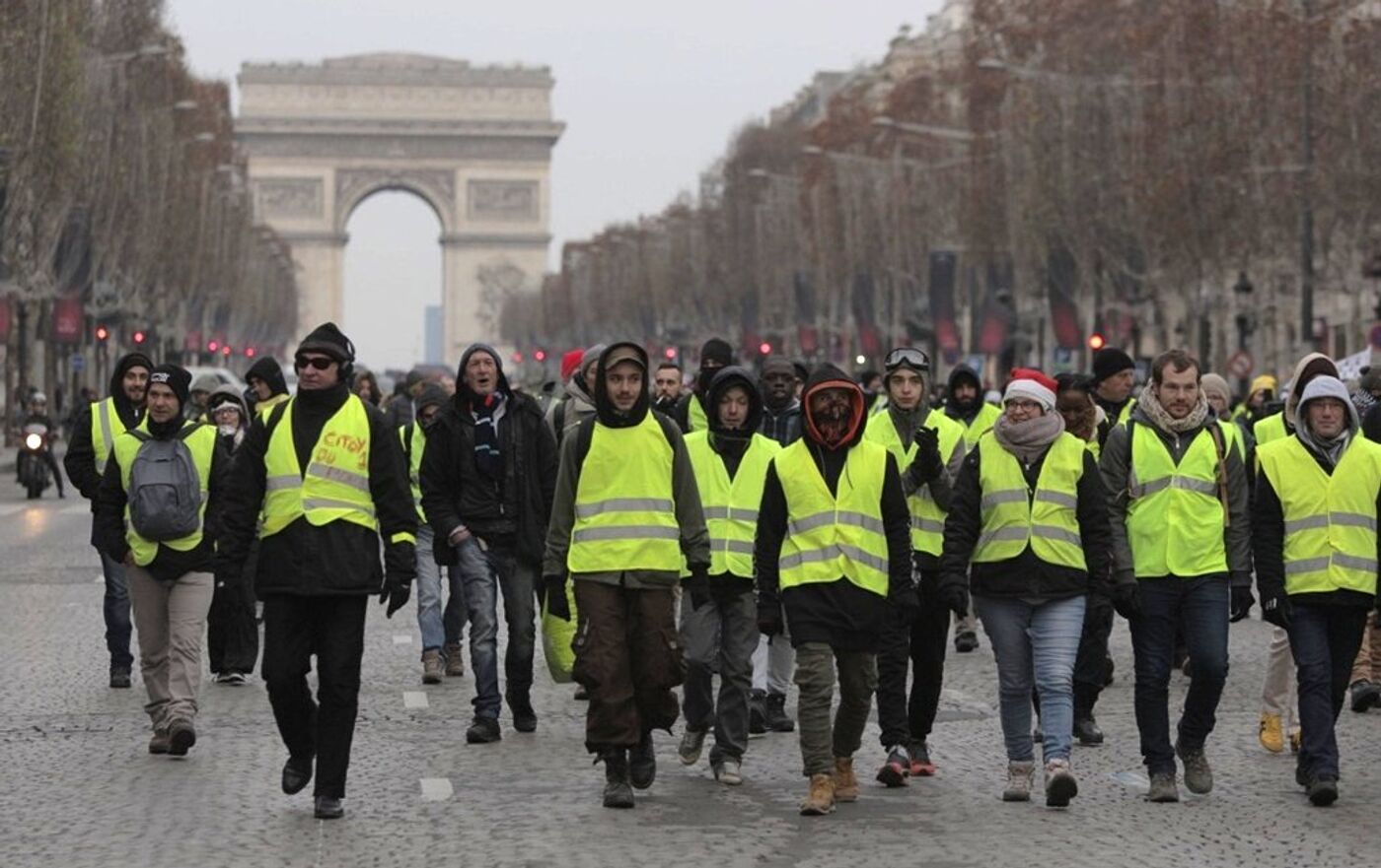 Unos 180 detenidos en un nuevo sábado de los chalecos amarillos en París