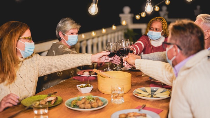 Uso de mascarilla será indispensable para la cena de Navidad en familia; advierte la OMS