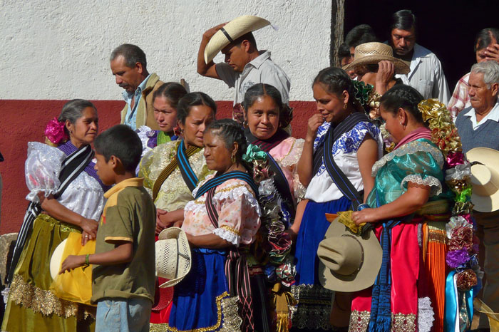 Van por autogobierno cinco comunidades de Michoacán; repartir recurso y entrega de cuentas, el eterno conflicto