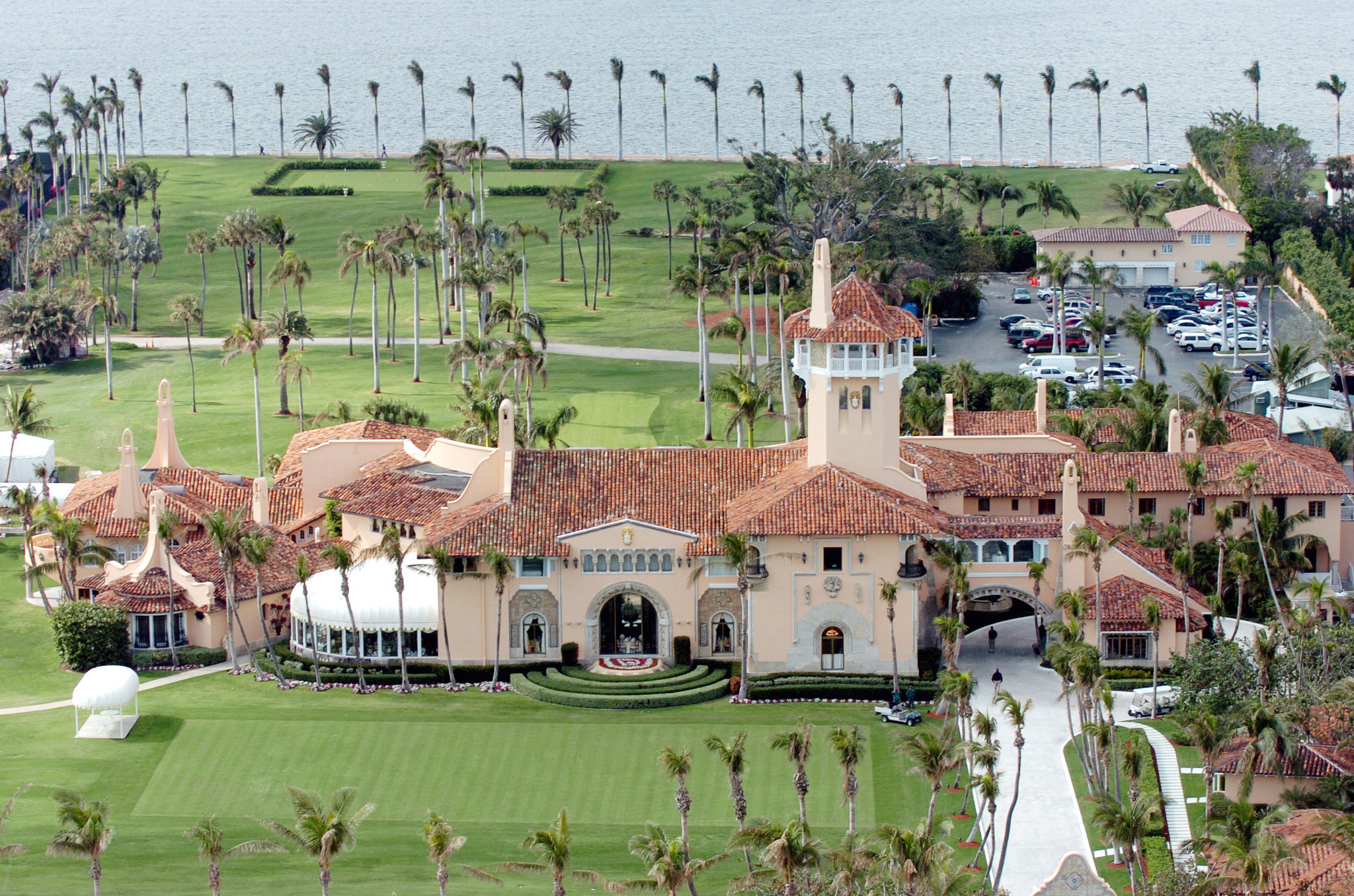 Vecinos de Mar-a-Lago a Trump: vive en otro lugar