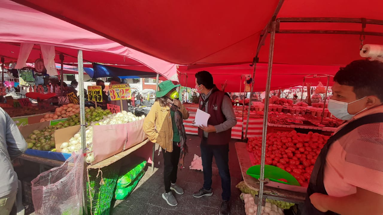 Verifican el cierre de negocios no esenciales en tianguis y centros comerciales Naucalpan