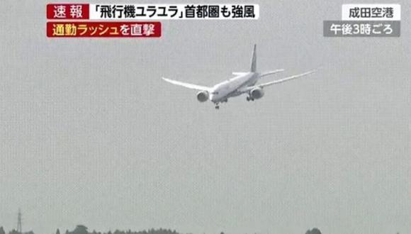 (Video) Avión intenta aterrizar y es sacudido por fuertes vientos de tifón en Japón