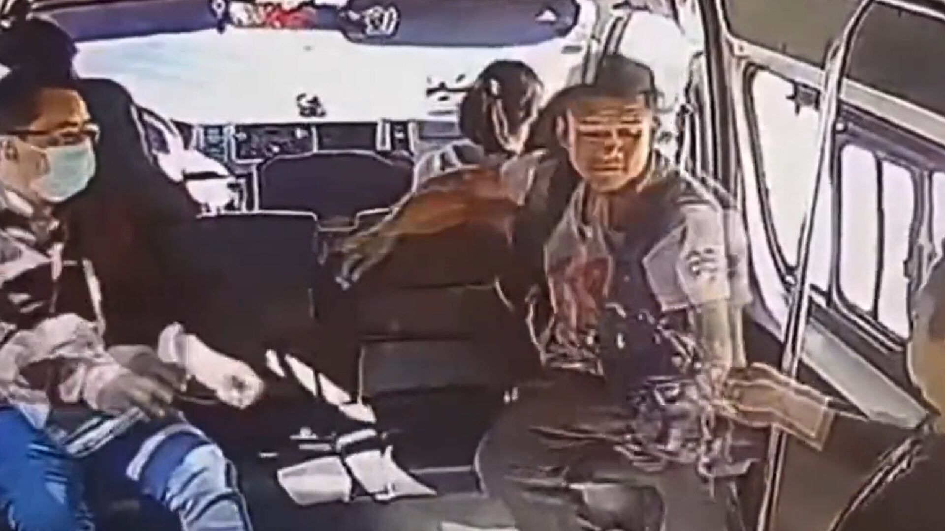 Video: Detienen a Jesús por asalto a usuarios de transporte público en Naucalpan