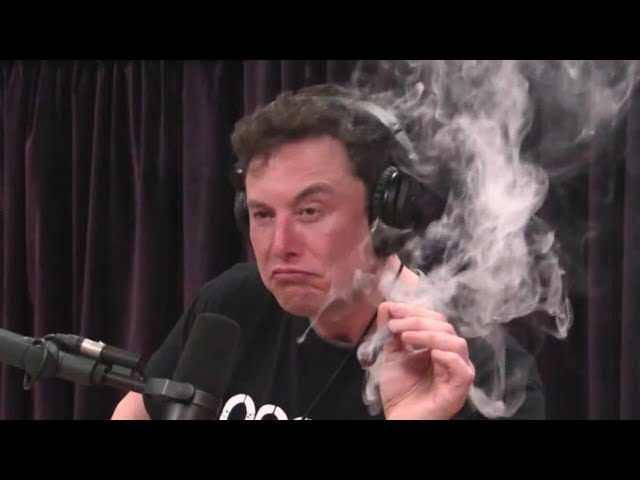 (Video) Elon Musk fuma marihuana durante entrevista transmitida por YouTube