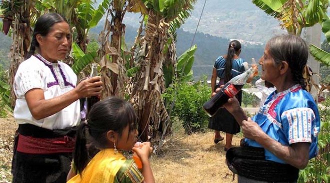 (Video) Escasez de agua potable obliga a pobladores de Chiapas a tomar Coca-Cola