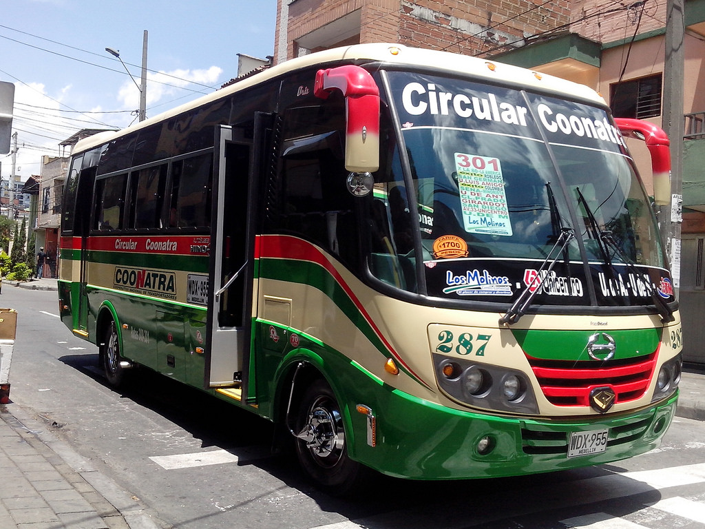 (Video) “Me disculpan pero tengo que alimentar a mis hijos”, dijo asaltante durante un robo a un bus en Medellín