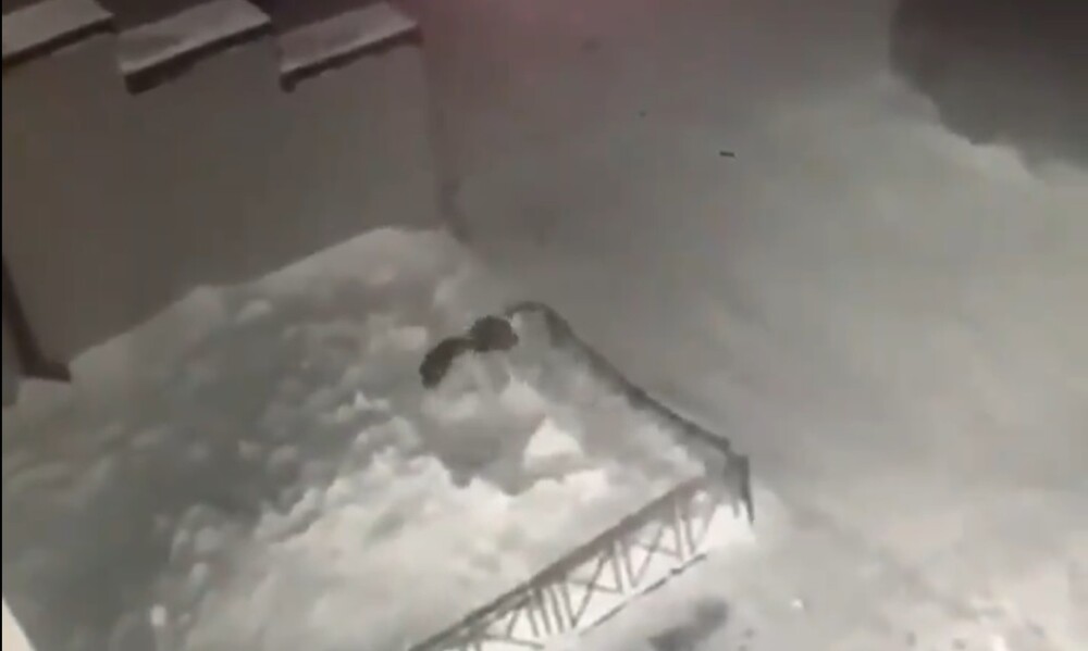 VIDEO: Niña cae de cuarto piso y se levanta como si nada