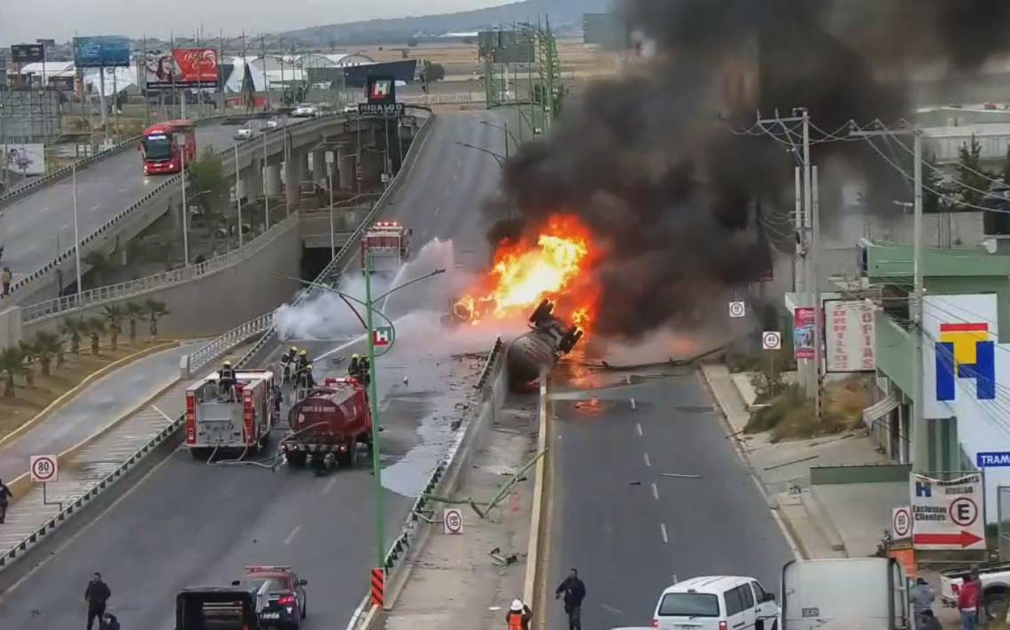 Video | se incendia pipa de gas en la carretera México-Pachuca, en el Estado de México