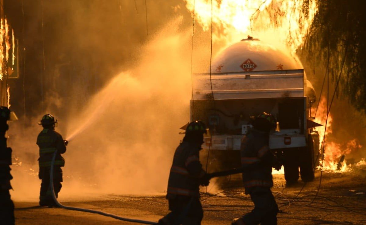 Video: Se incendia pipa de gas LP sobre la México-Pachuca