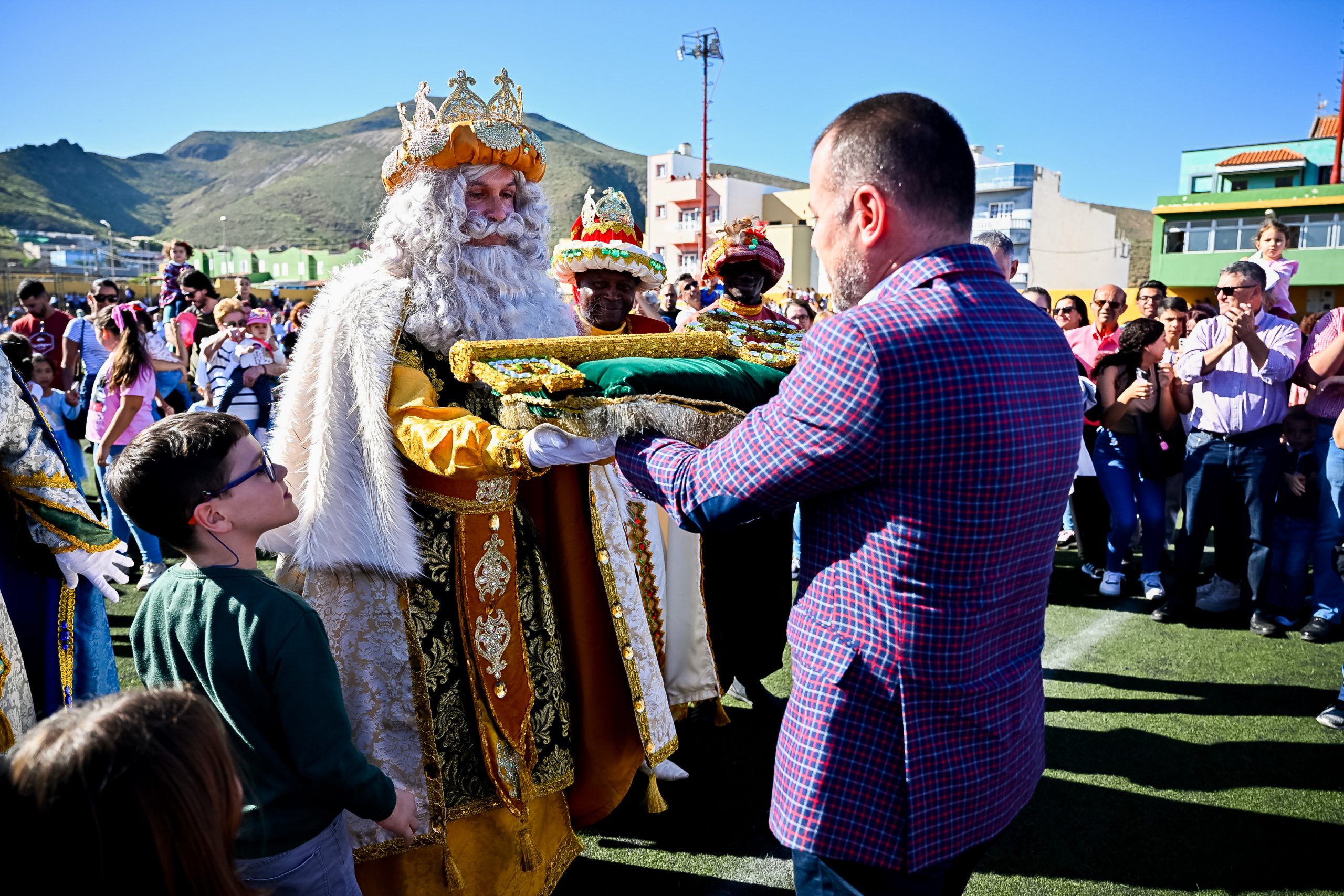 Video: Vecinos de Chalco serán los Reyes Magos apoyando al tendedero de la ilusión