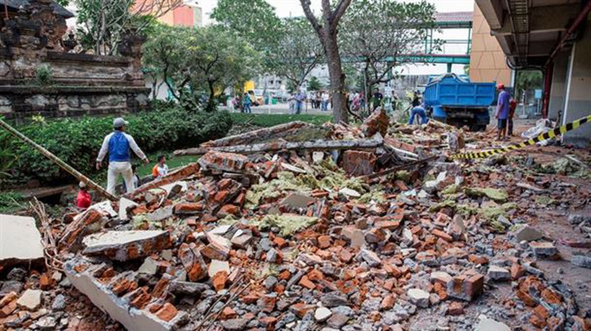 (+Videos) Fuerte sismo en Indonesia deja hasta ahora 91 muertos