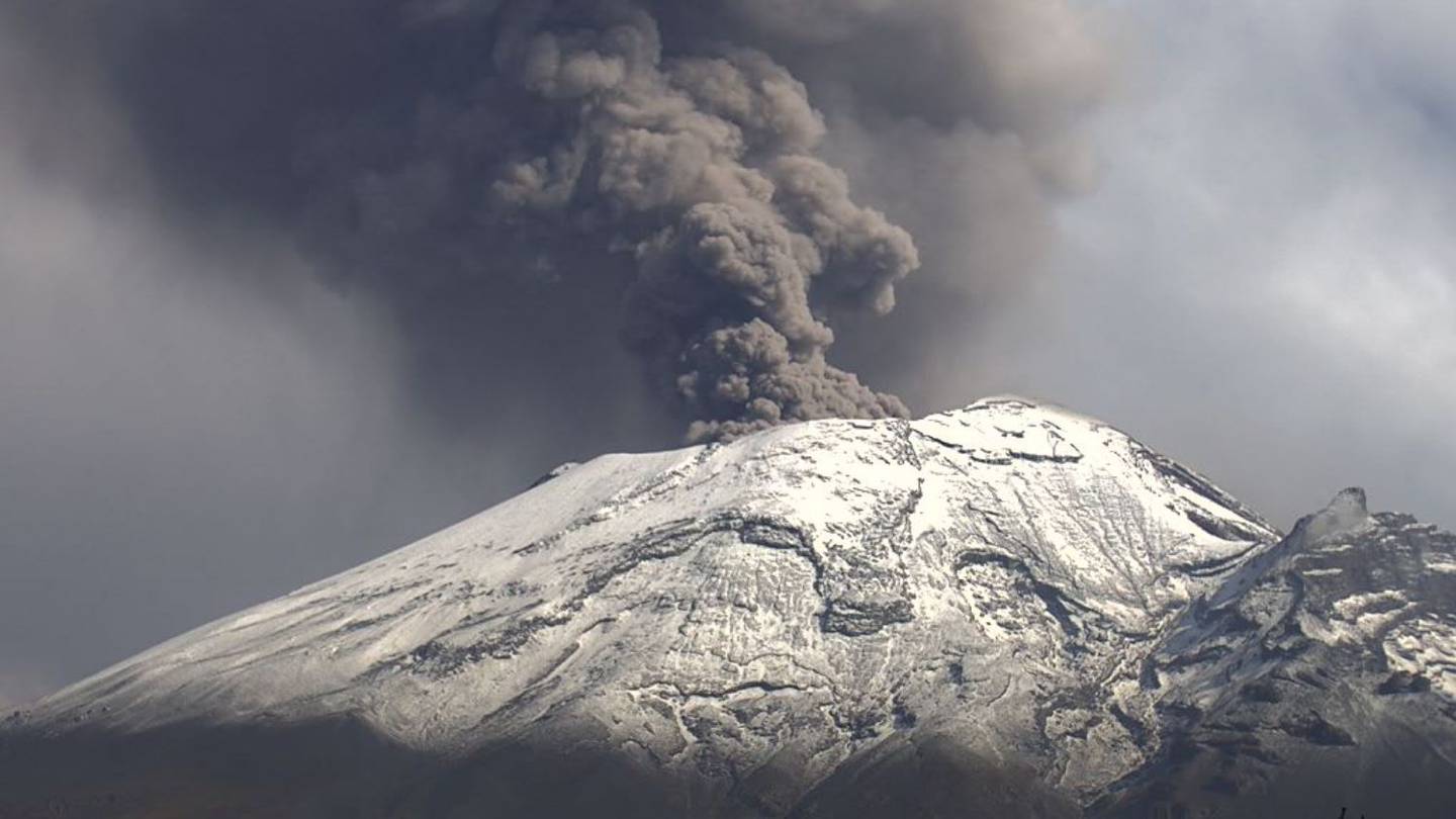 Volcán Popocatépetl entra en erupción y se encuentra en Fase 2 de alerta volcánica