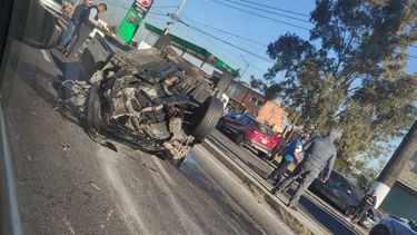 Vuelca automovilista sobre la México-Cuautla