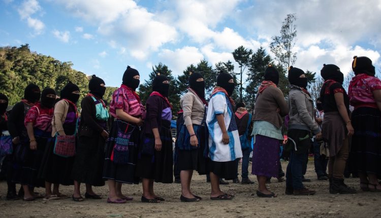 Zapatistas se manifiestan contra el proyecto del aeropuerto mexicano