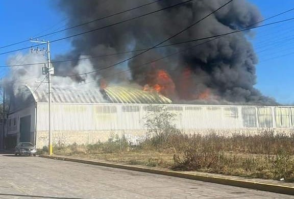 Incendio en Fábrica de Veladoras en Tepotzotlán, Edo Mex