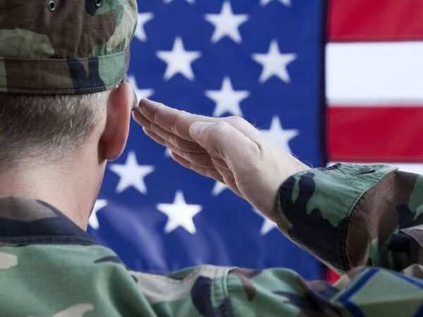 Así funciona la ciudadanía para familiares de militares