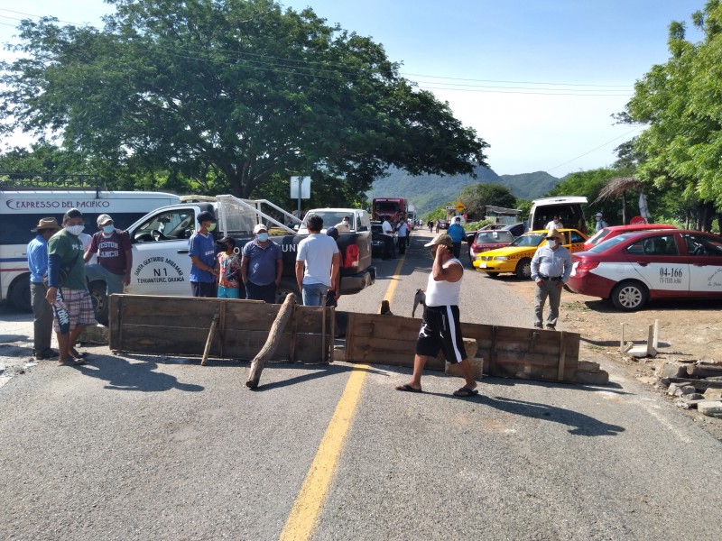 Bloquean la carretera estatal 200