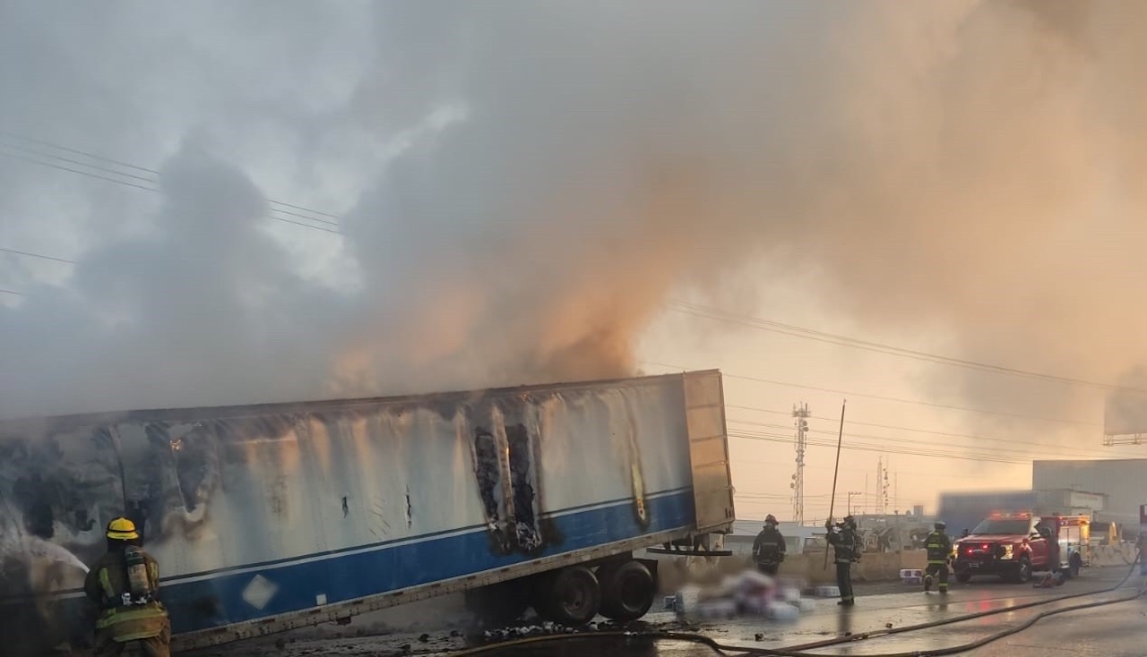 Choque de tráiler provoca cierre vial en la carretera 57 cerca de Querétaro