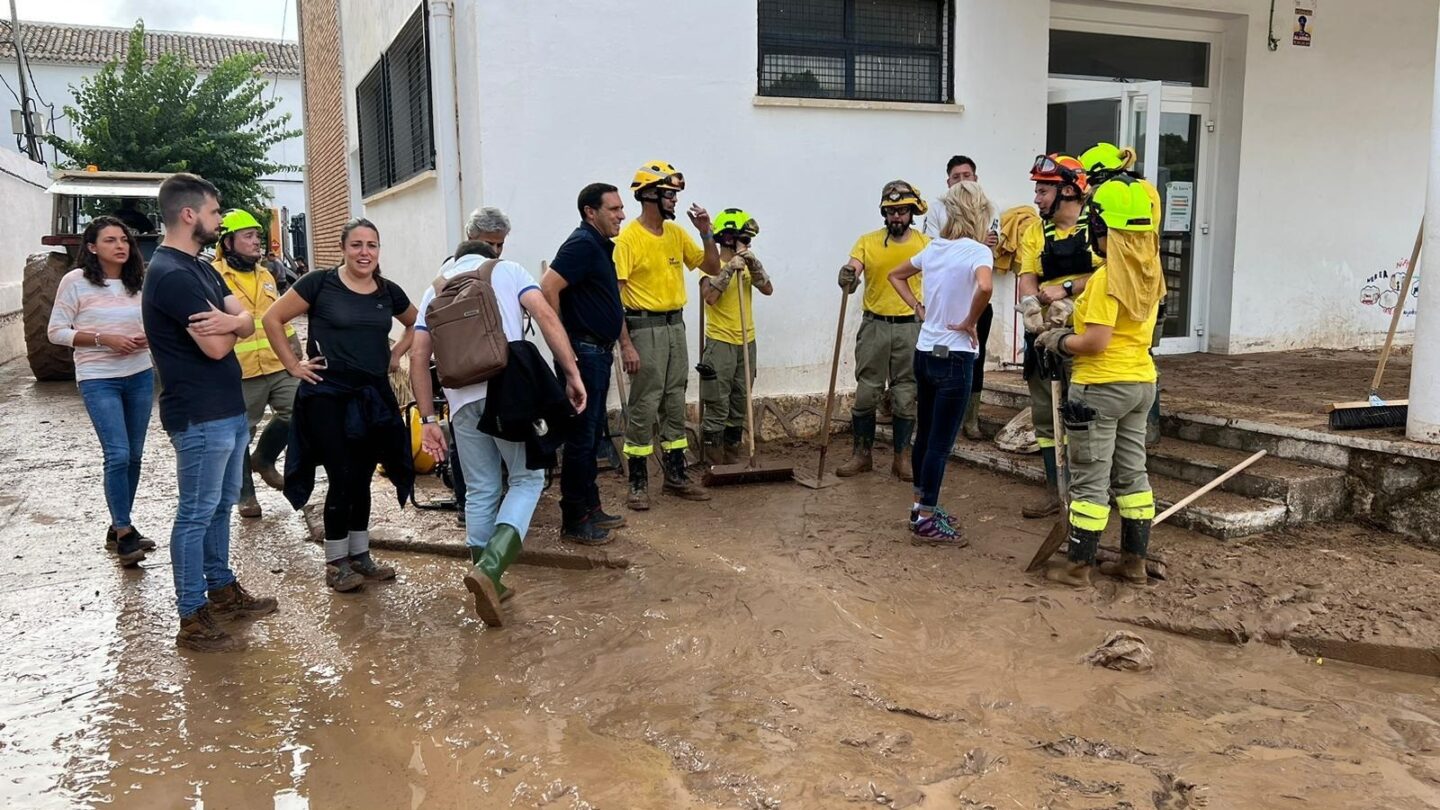 Colaboran con limpieza por lluvias |