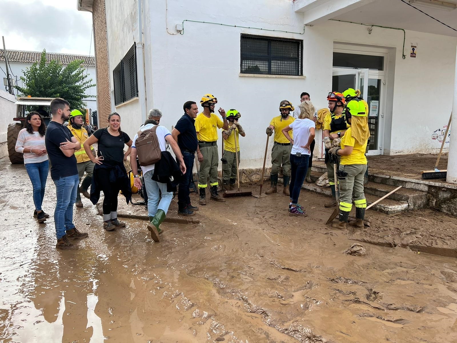 Colaboran con limpieza por lluvias