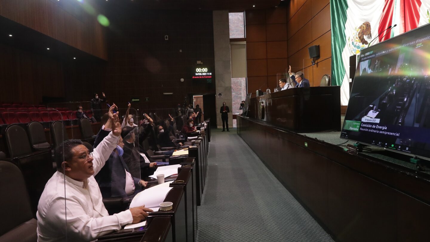 Comisión de Energía del Congreso mexicano avala la polémica reforma eléctrica |