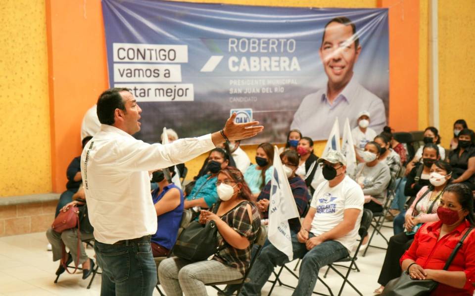 Compromete Roberto Cabrera 20 mil becas a niños de San Juan del Río