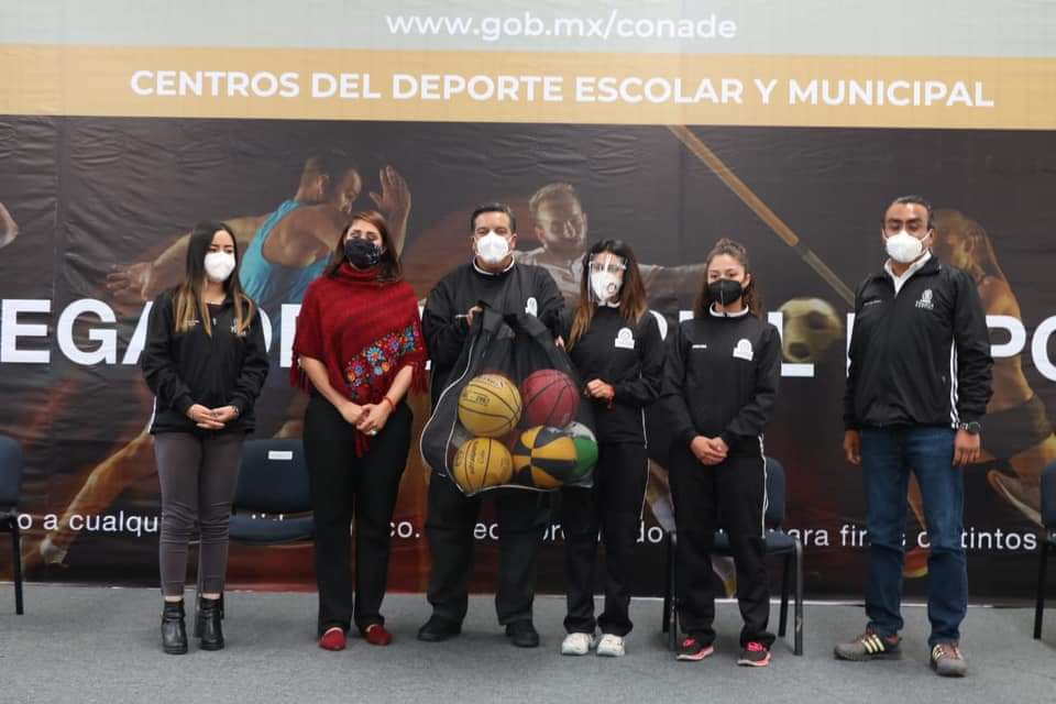 CONADE entregó material deportivo en Toluca