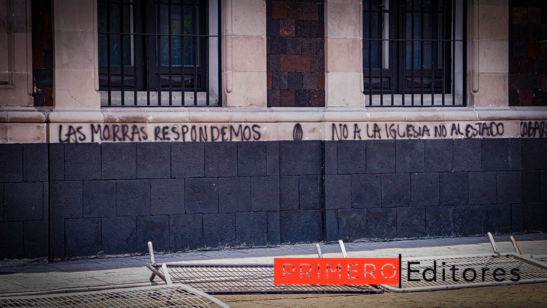 Conflicto entre feministas y comerciantes en Toluca