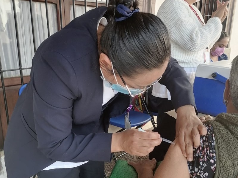 Continúa la campaña de vacunación contra la influenza en Querétaro