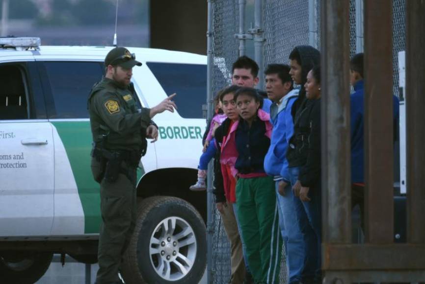 Crean ley que evitaría separación o detención de familias y niños migrantes