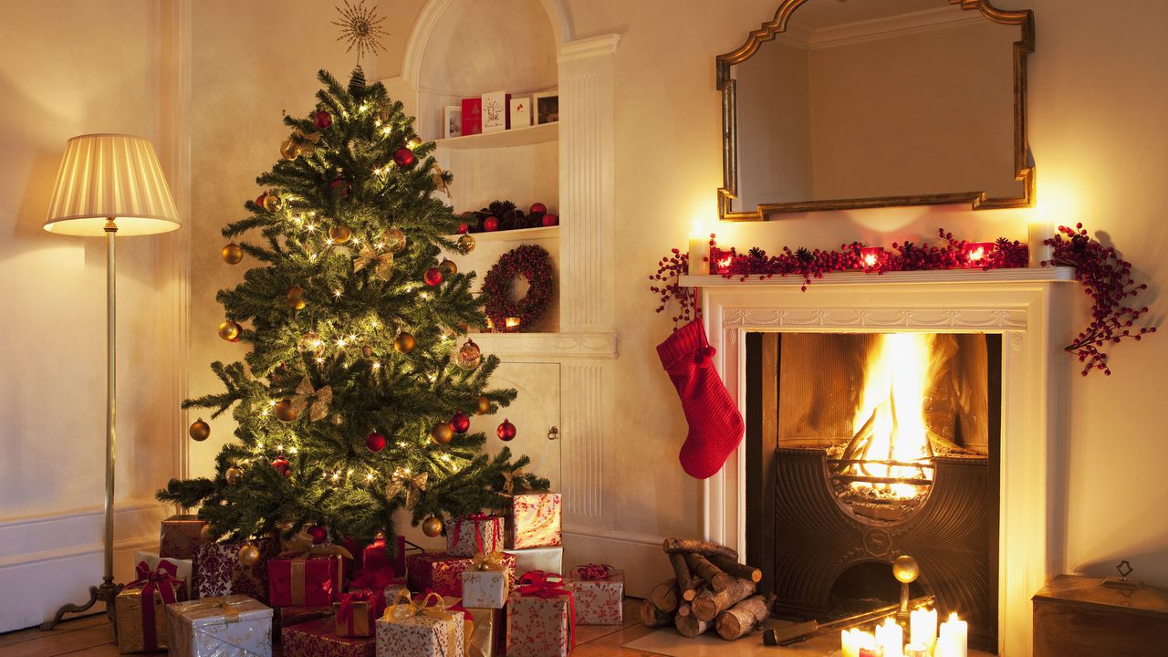 Descubre el significado espiritual del árbol de Navidad y sus adornos