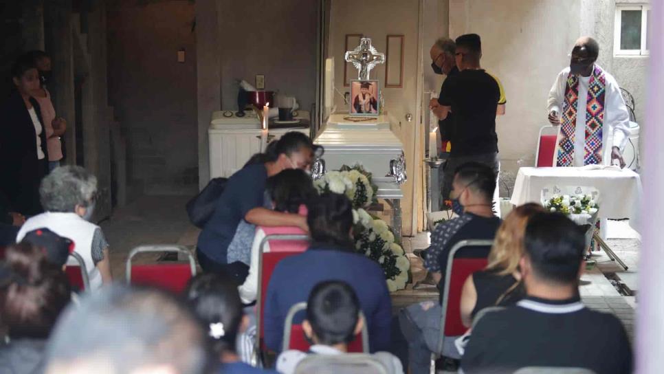 Despiden con emotivo funeral al menor muerto en el metro de Ciudad de México