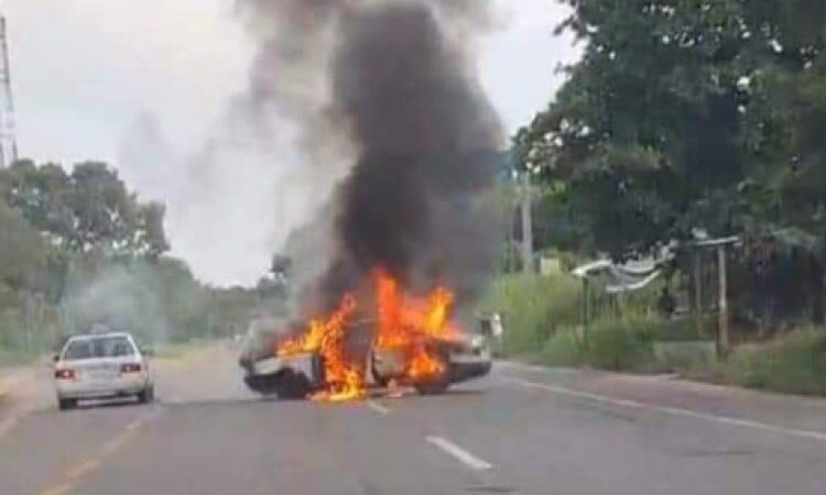 Detención de líder criminal en Tabasco desencadena violencia y quema de vehículos