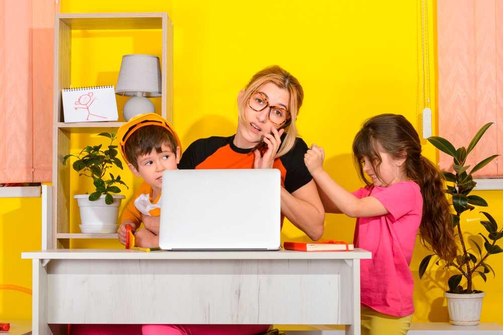 Dificulta a madres asistir a sus hijos en educación a distancia