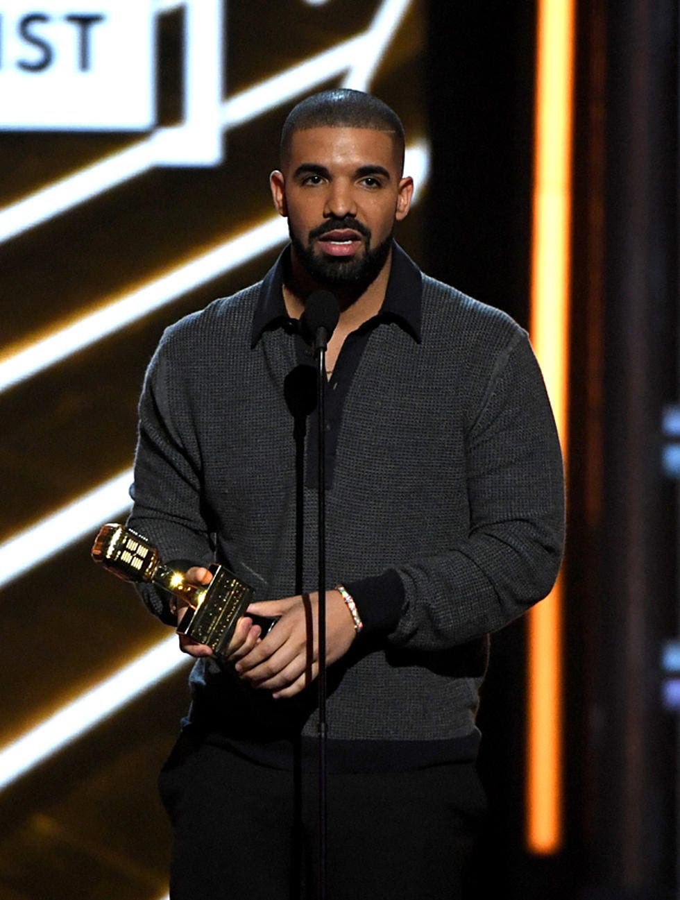 Drake es el cantante con mejores ventas de la década, según Billboard