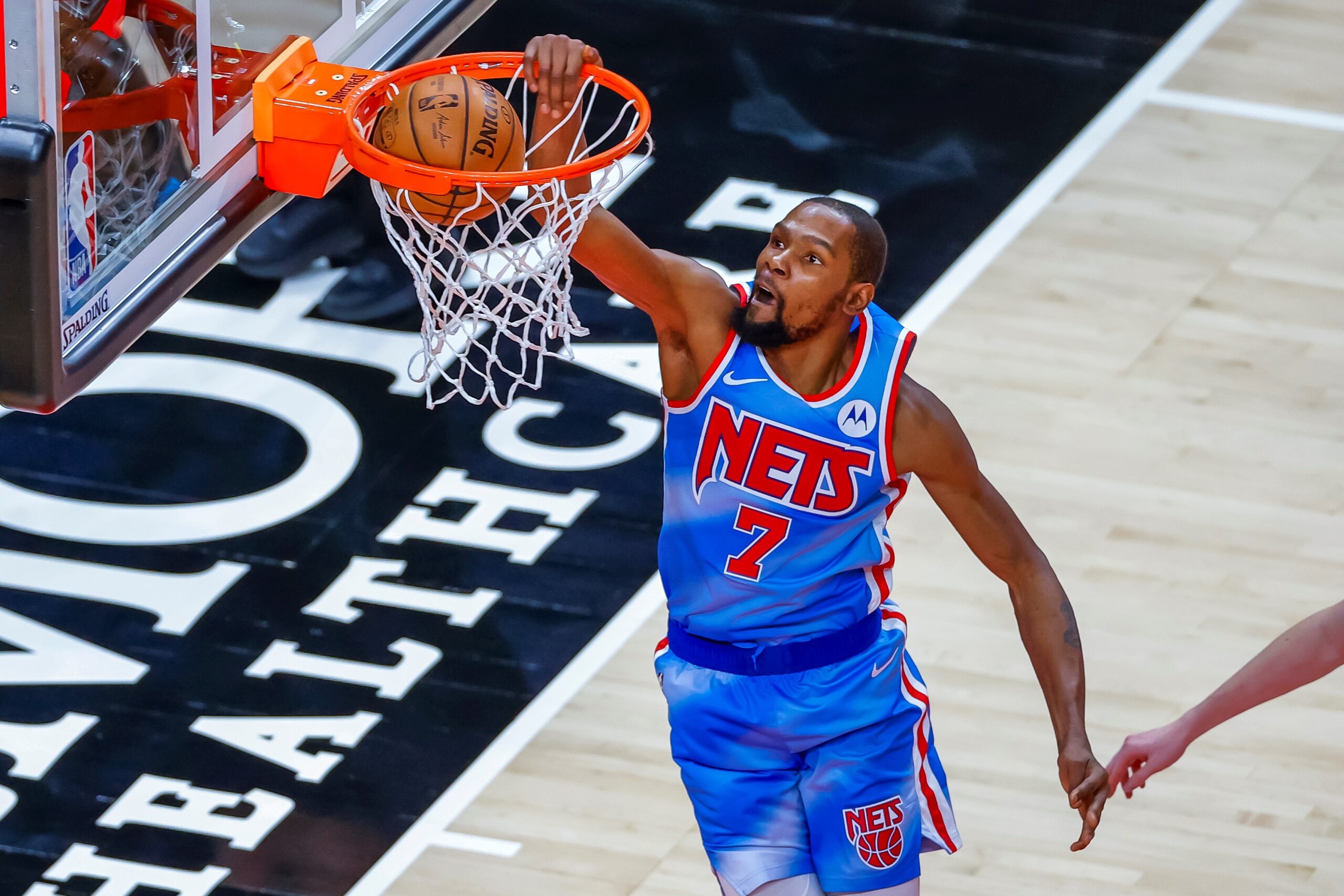 Durant vuelve a entrenar con Nets y espera jugar frente a Warriors