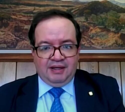El análisis grafológico de la firma de Leonardo Lomelí, rector designado de la UNAM, por Maryfer Centeno