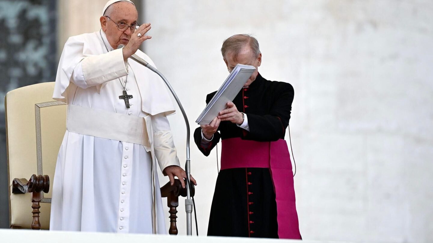 El papa Francisco aborda el drama de la migración y denuncia la falta de humanidad en Lampedusa |