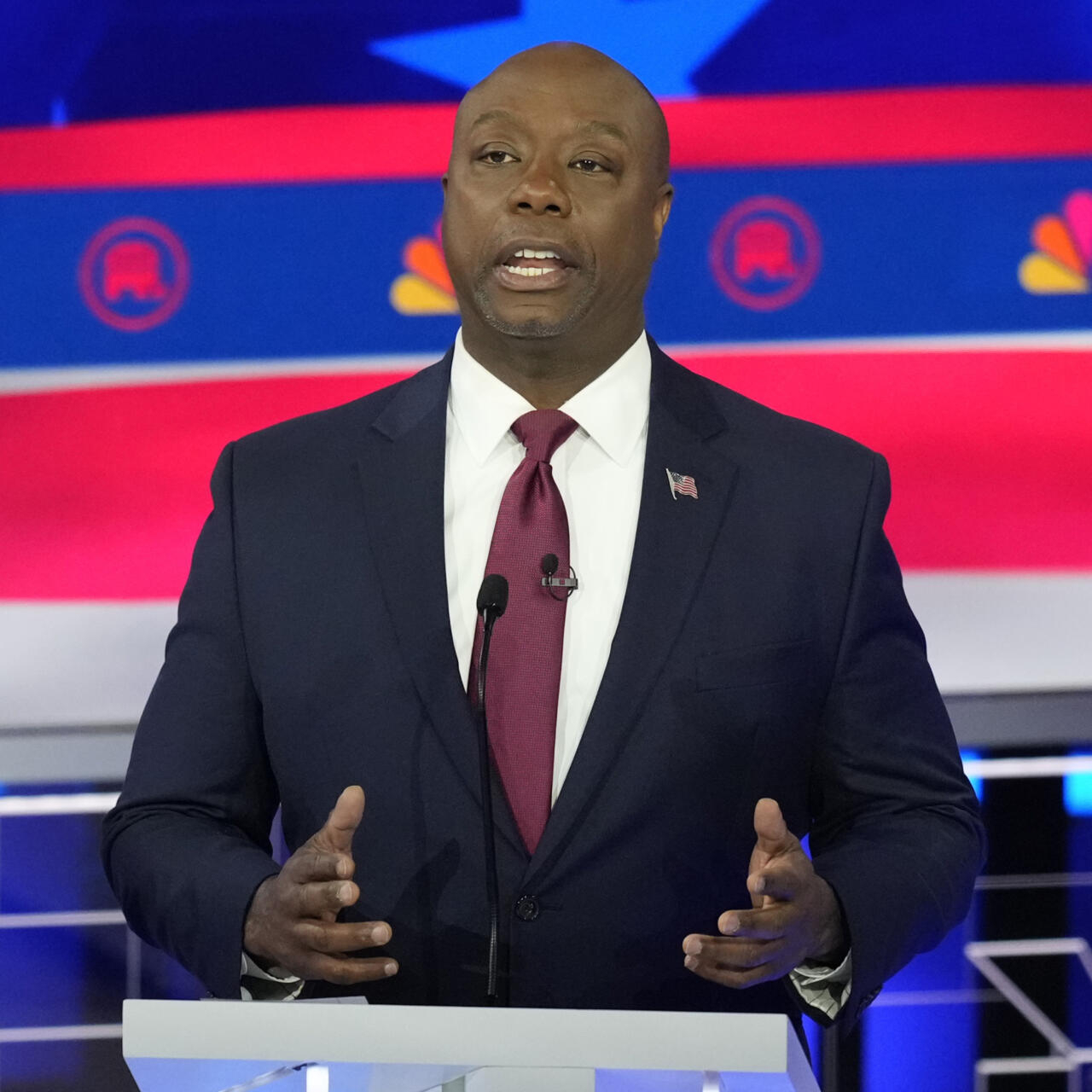 El senador afroamericano Tim Scott sorprende al abandonar la carrera presidencial republicana