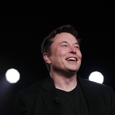 Elon Musk responde a CZ sobre inversión de Tesla: “Bitcoin es una forma de liquidez menos tonta que el efectivo”