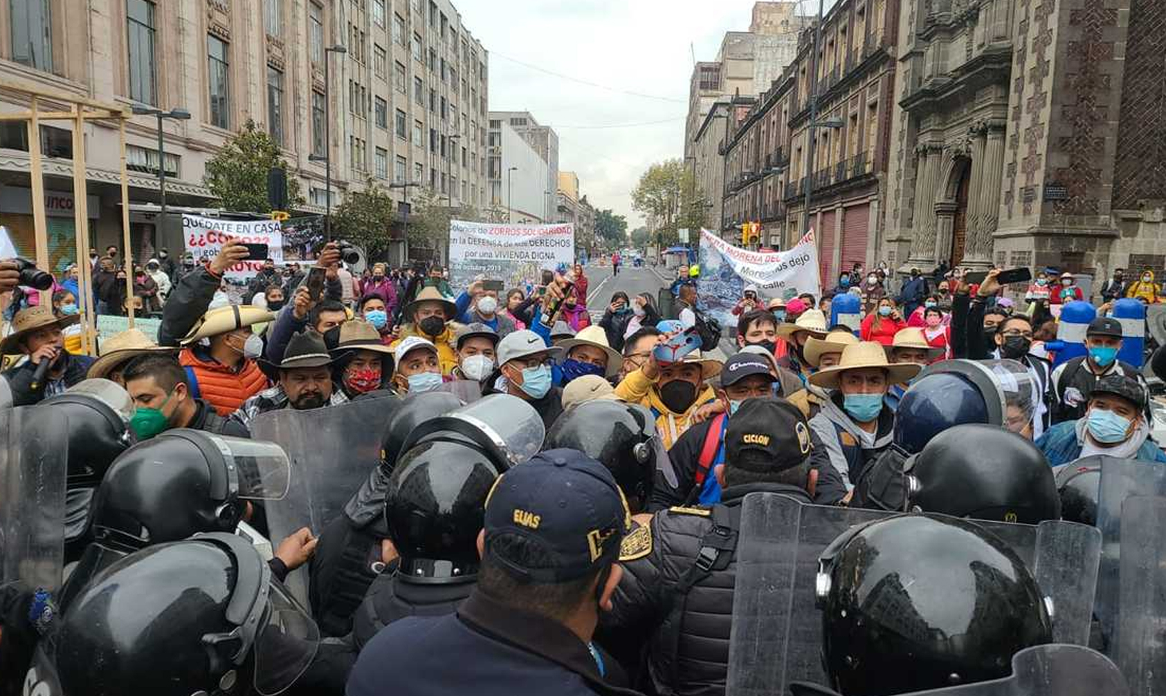 En #CDMX Impiden A Comuneros Michoacanos Manifestarse En El Zócalo