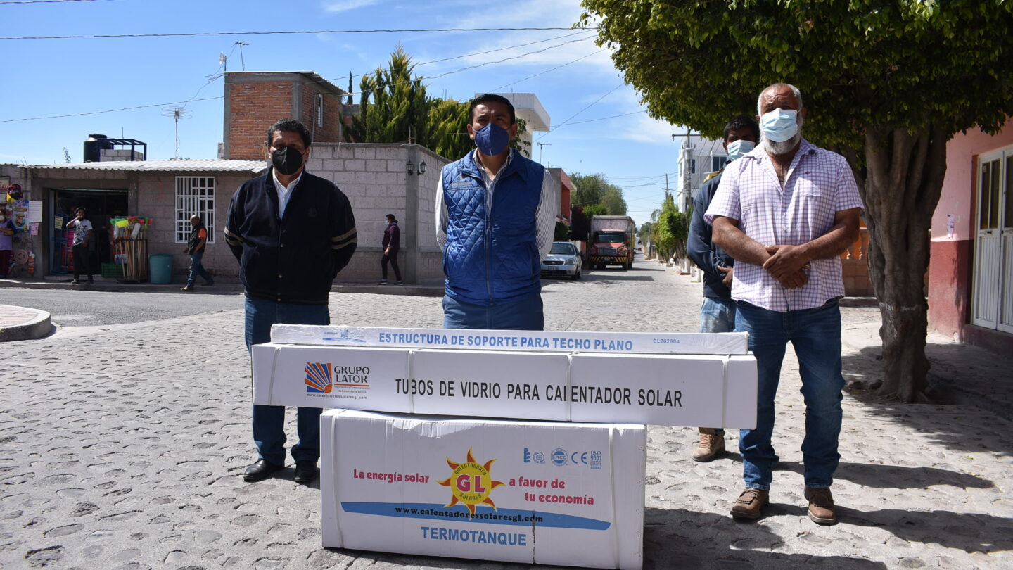 Entregan calentadores solares en Quintanares |