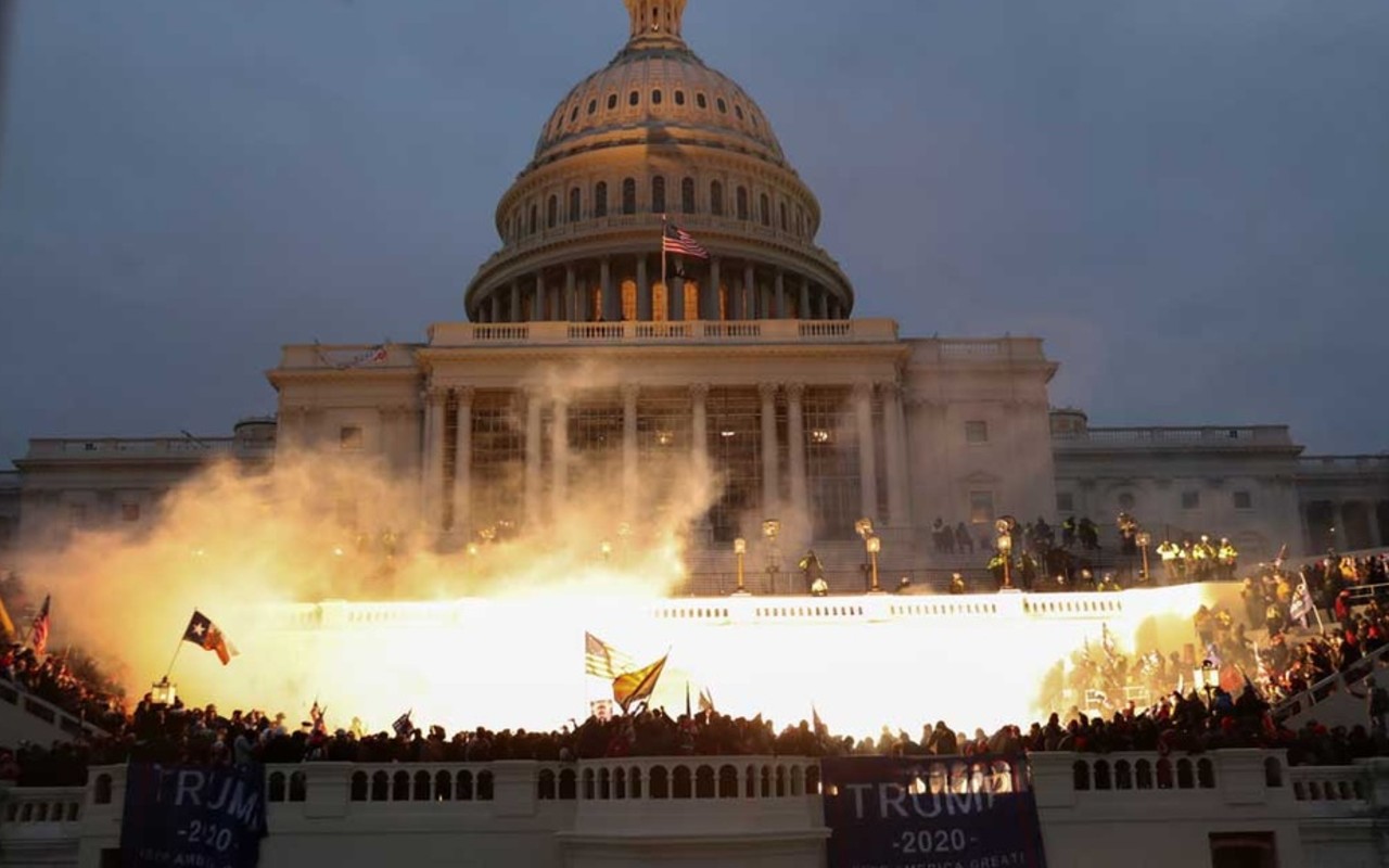 FBI descubre una llamada de alguien cercano a Trump con atacantes del capitolio